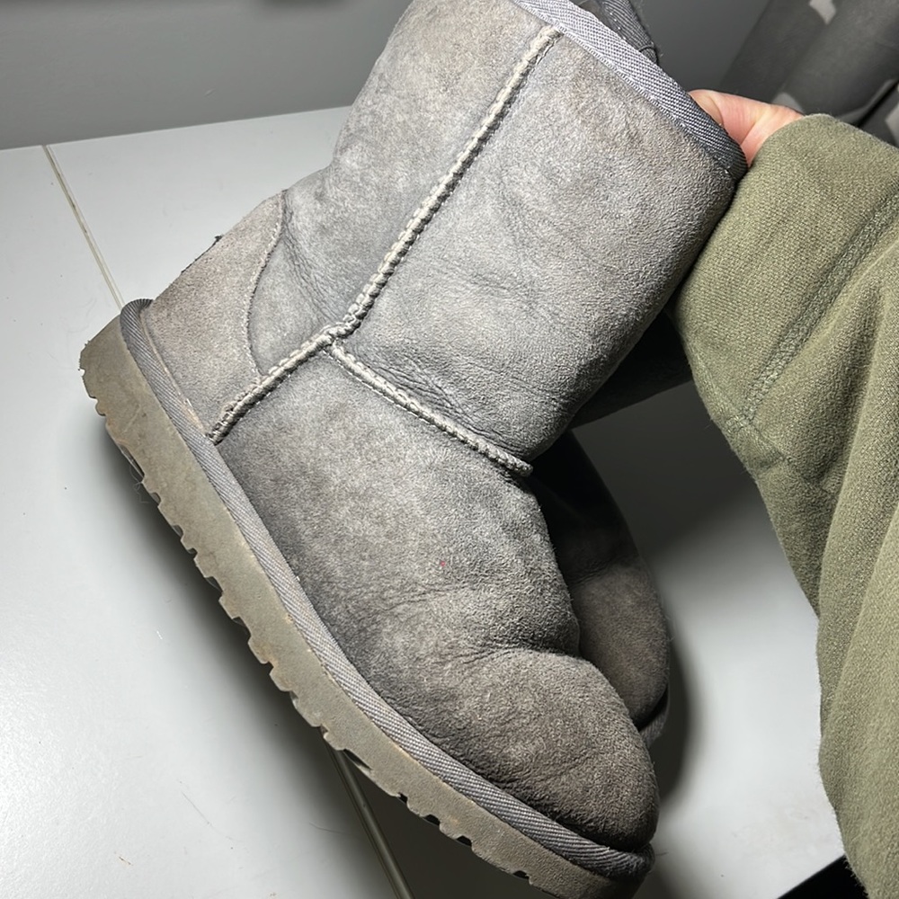 UGGS - Picture 6 of 6